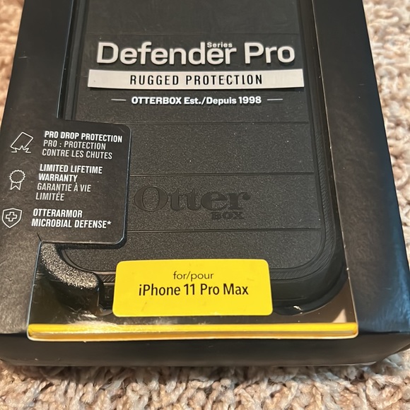 New in Box OtterBox for IPhone 11 Pro Max - Picture 2 of 5